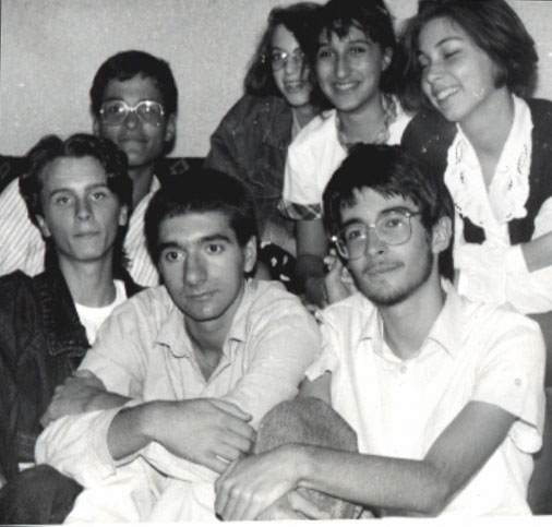 4_Vali, Gogu, Stefan, Valeria, Anca, eu, Andreea, tot la ziua lui Stefan - 17 ani - noiembrie 92.jpg